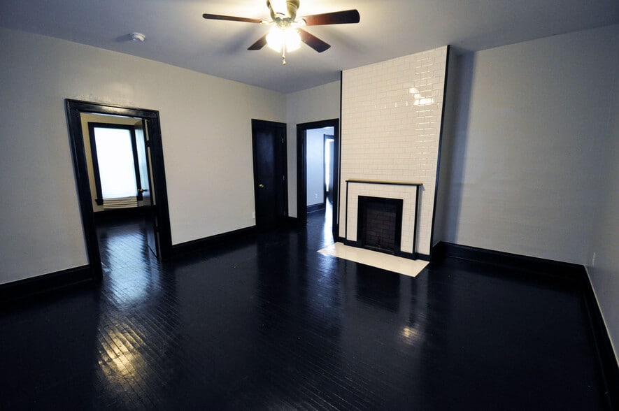 Living Room - 886 Carpenter St