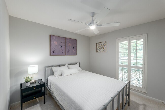 Building Photo - 9330 Meadowbriar Ln