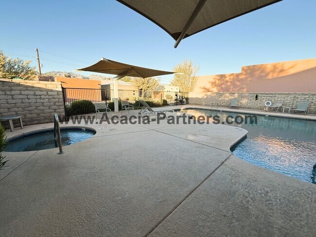 Building Photo - Three bedroom home in Barrio Central