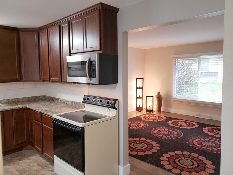 Building Photo - 5825 Balsam Rd