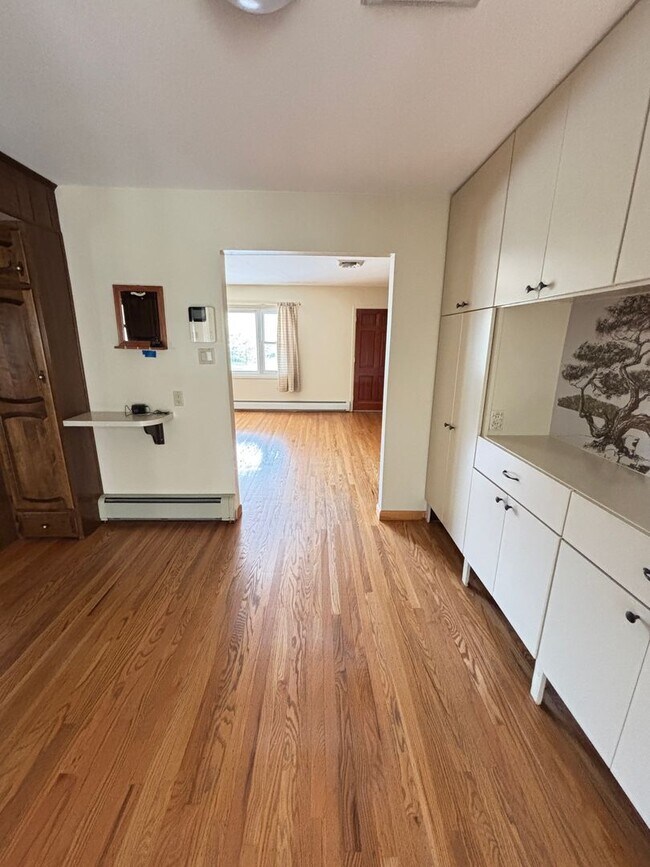 Building Photo - Spacious 3br Home for rent located in Whitehall, Echo Heights!