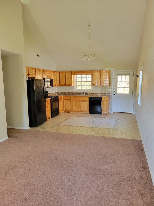 Building Photo - 458 Austin St