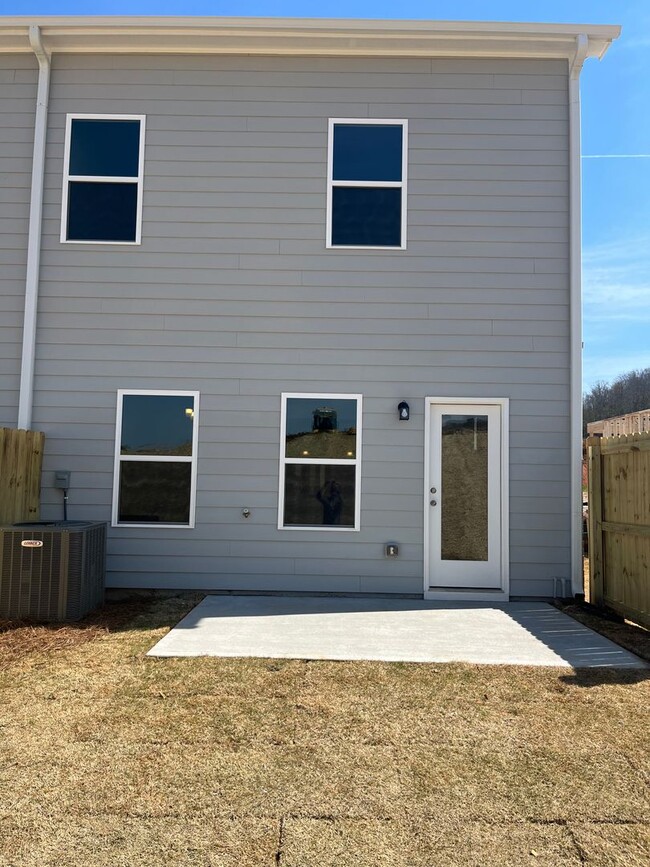 Building Photo - Beautiful Newly Constructed 3/.25 Townhome!