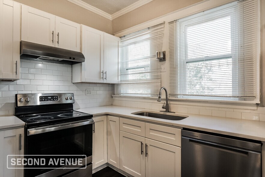 Building Photo - 518 Oak Pl