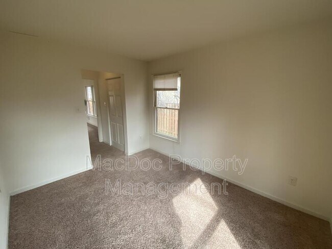 Building Photo - 227 Bend Farm Rd