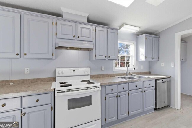 Building Photo - 5320 Long Branch Rd