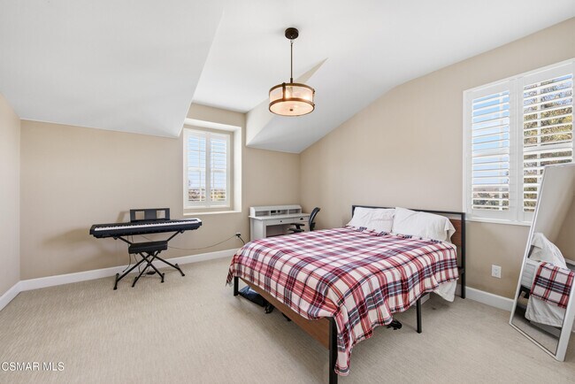 Building Photo - 138 Mayflower St