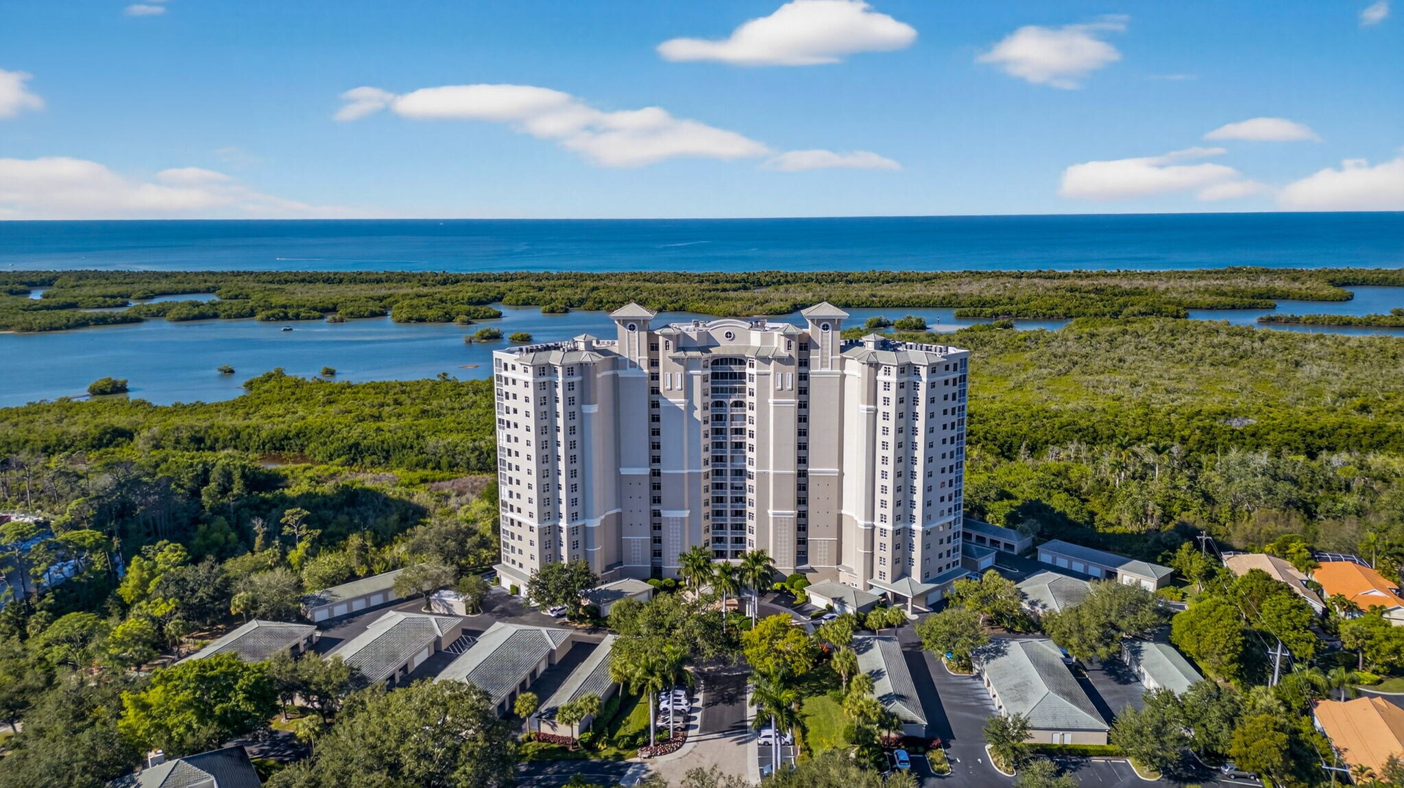 Building Photo - 1001 Arbor Lake Dr