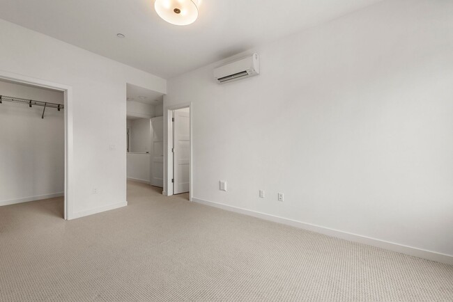 Building Photo - Modern 3 Bed 3.5 Bath Townhome with Garage, Balcony and Fenced Yard Near Light Rail