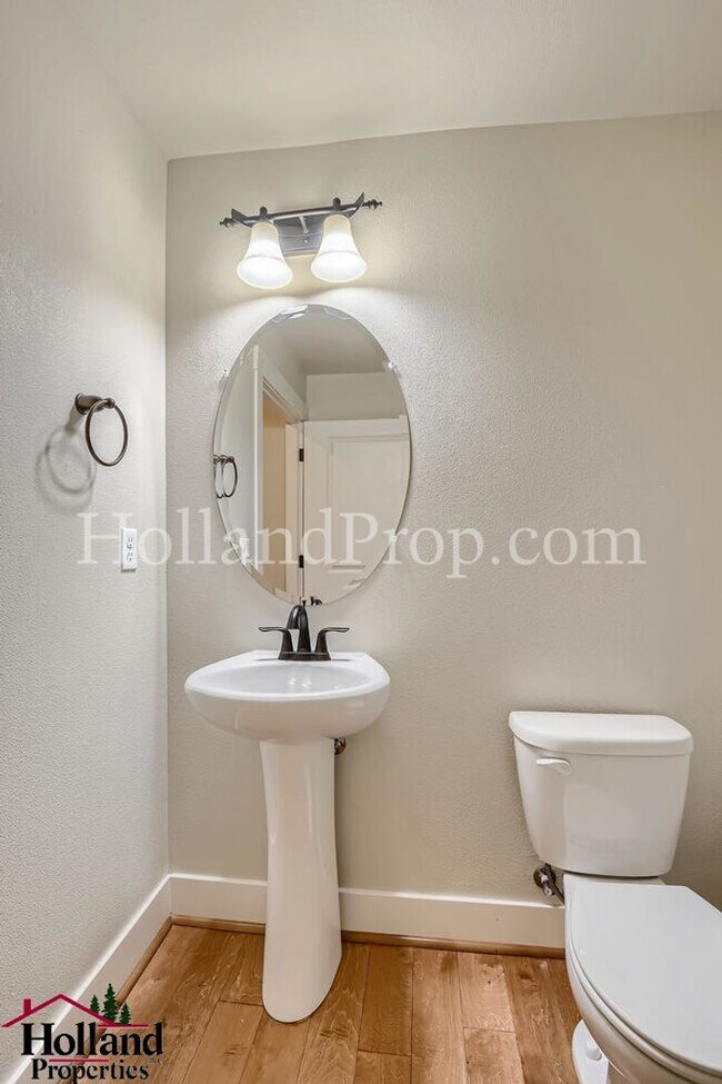 Building Photo - Gorgeous 4-Bedroom Home Near Nike & Intel ...