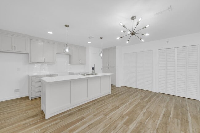 Building Photo - 2515 Gamez Dr