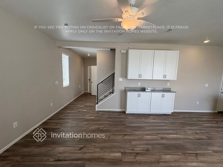 Building Photo - 3349 Streamwood Dr