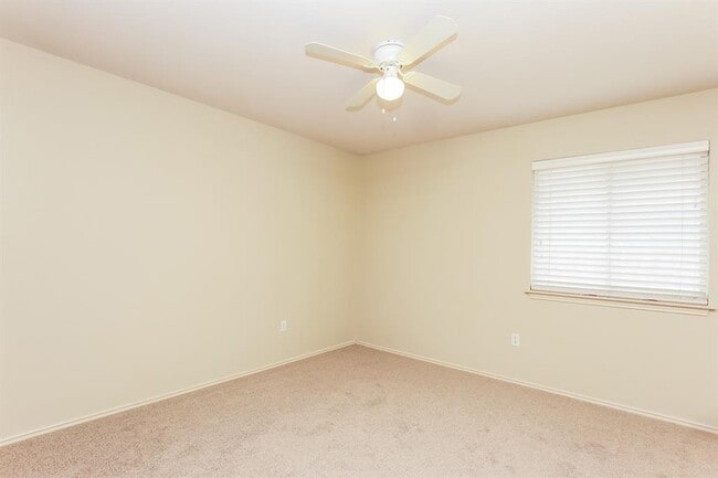 Building Photo - 1107 Rolling Ridge Dr