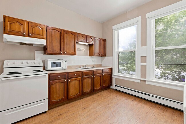 Building Photo - 1329 7th St