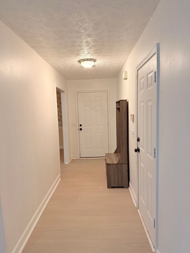 Building Photo - 1360 Avalon Dr