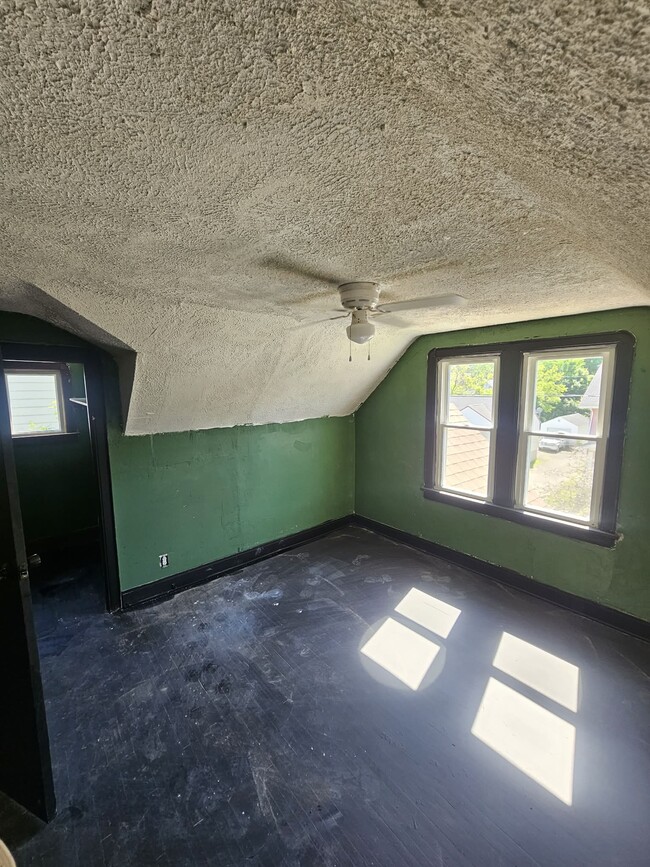 Building Photo - 250 Helen Ave