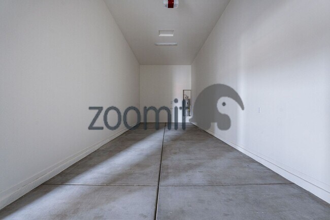 Building Photo - Coming Soon  Mid May 2026!- 4bdrm 3bath - 1 acre horse property