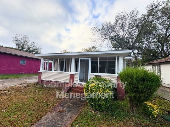 Primary Photo - 18 Center St