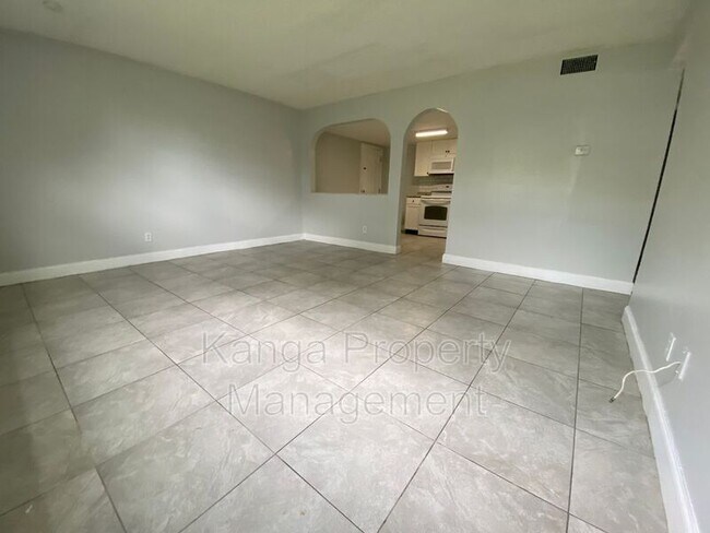 Building Photo - 3204 Louisiana Ave