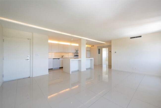 Building Photo - 2555 NE 11th St