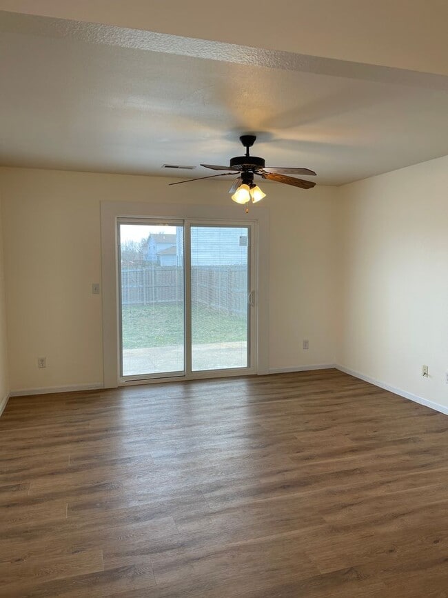 Building Photo - 16830 Huntington Ln