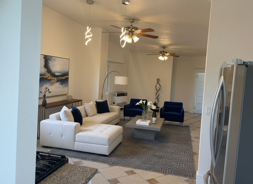 Building Photo - 704 S Soto St