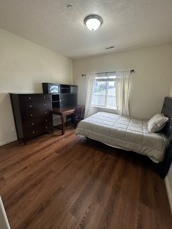 Building Photo - 1931 N Canyon Rd