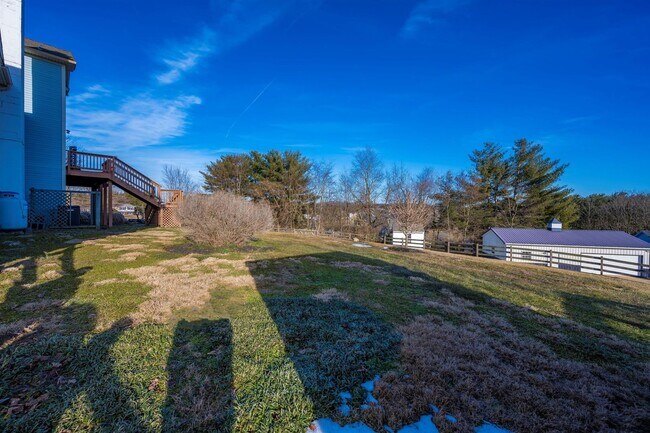 Building Photo - WELLER ESTATES