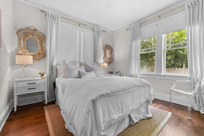 Building Photo - Adorable Avondale Home!