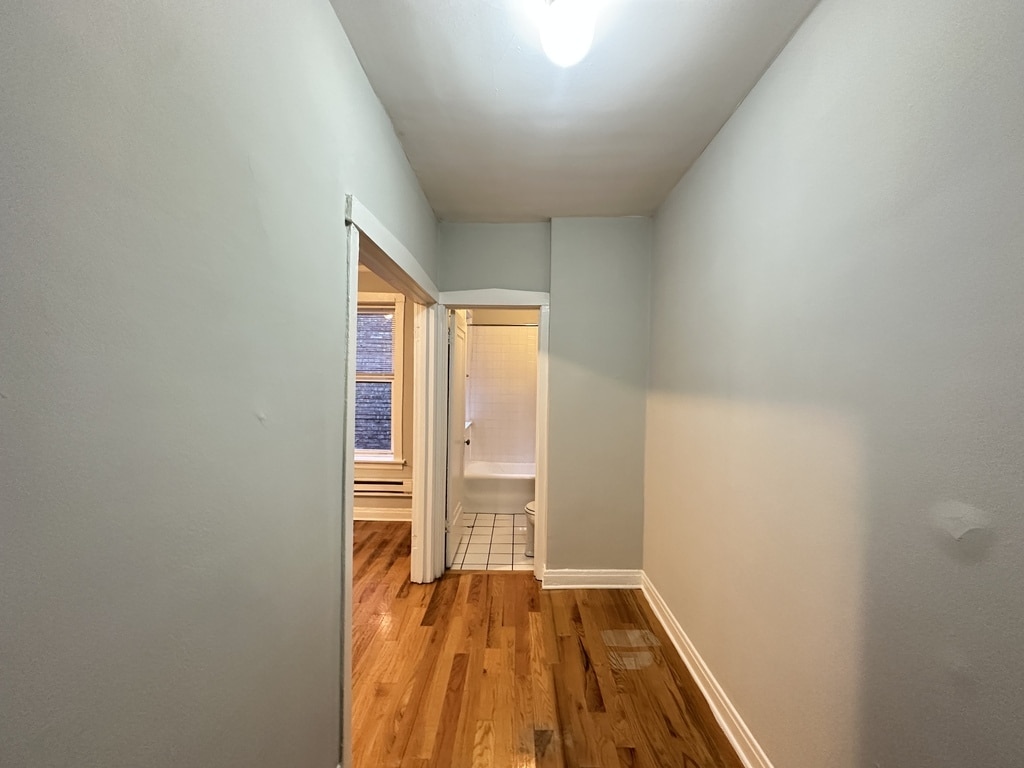 Building Photo - 516 W Melrose St