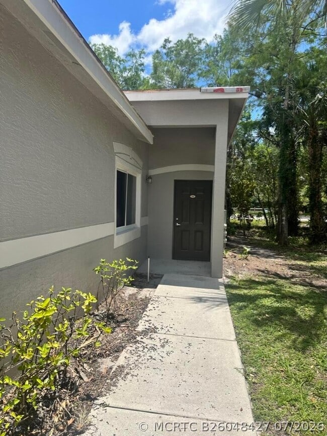 Building Photo - 220 Crestwood Cir