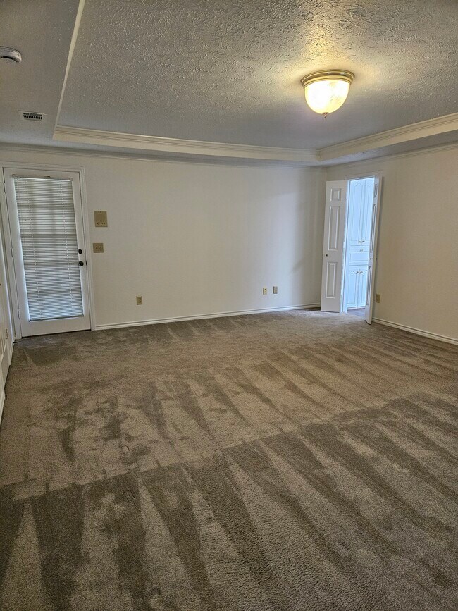 Building Photo - 3913 Davis Cir