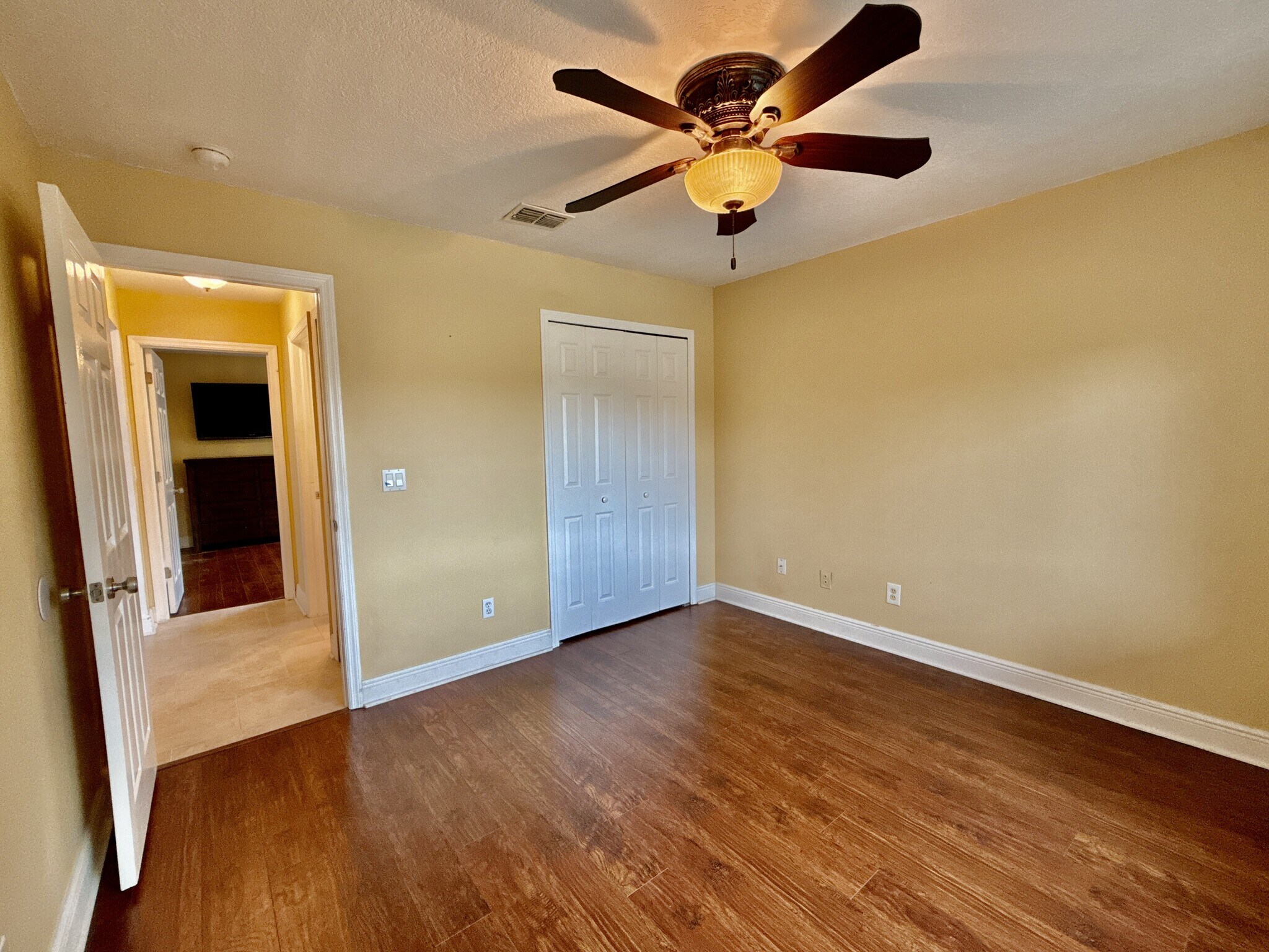 ROOM 1 - 19029 Weatherstone Dr
