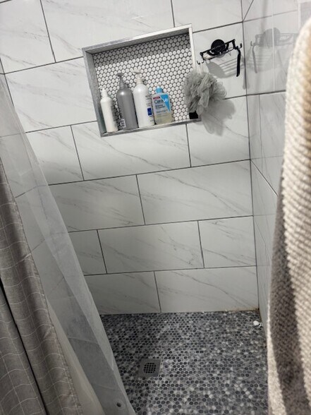 shower #1 - 2733 Harbor Blvd