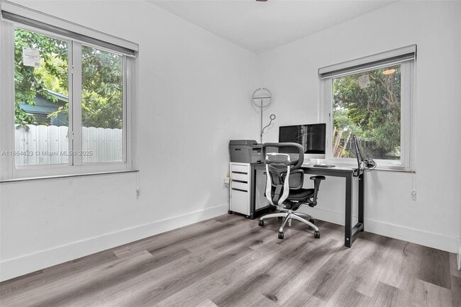Building Photo - 886 NE 134th St