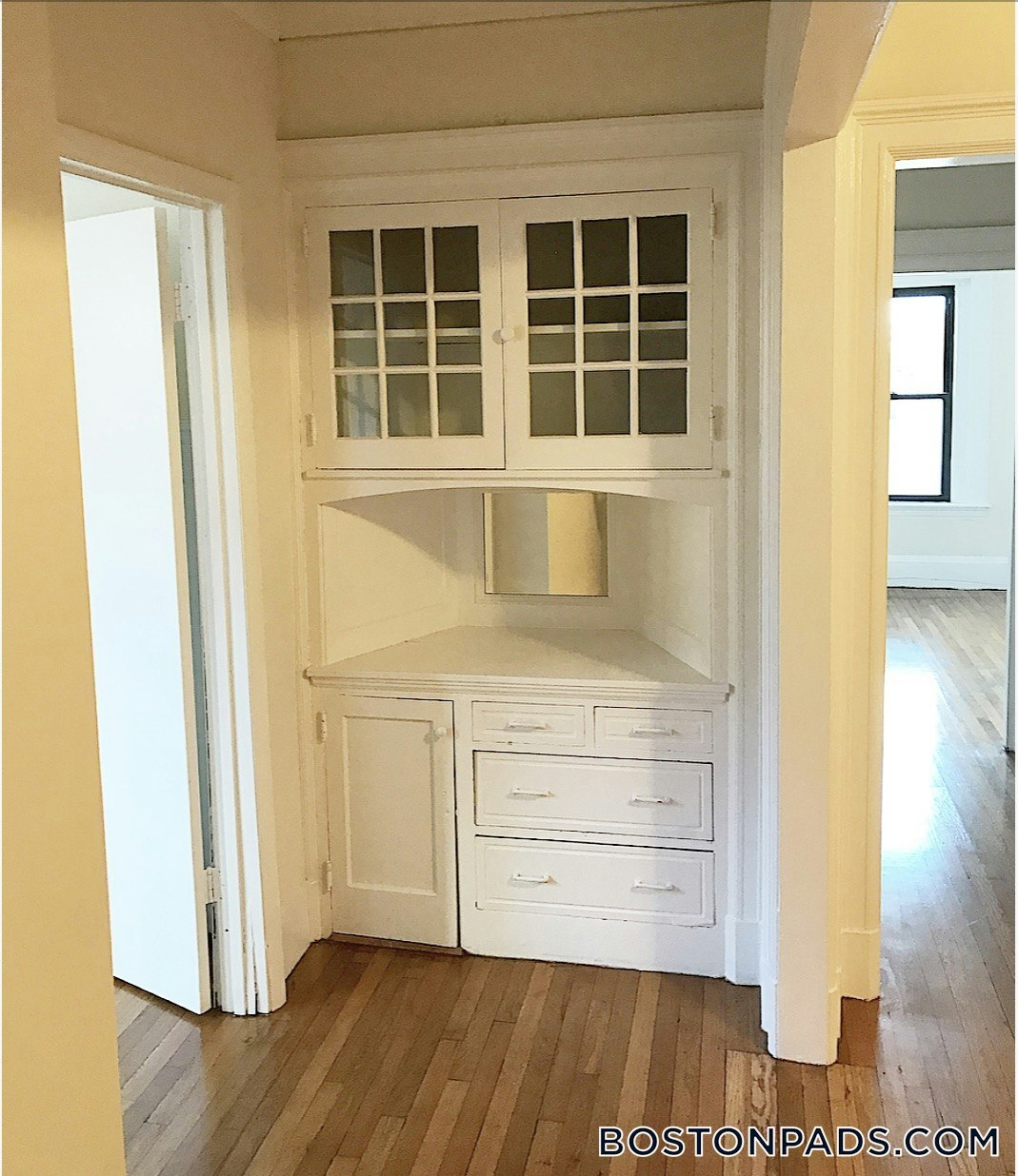 Building Photo - 448 Park Dr