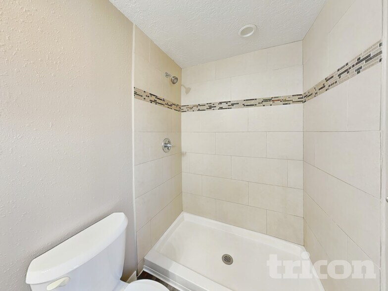 Building Photo - 1204 Betts St NE