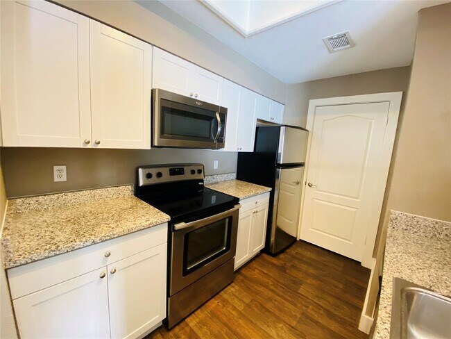 Building Photo - 6000 Shepherd Mountain Cove