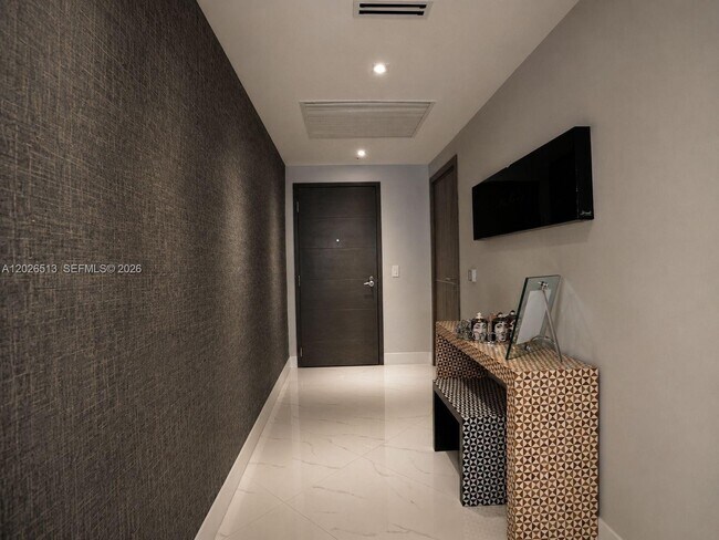 Building Photo - 17111 Biscayne Blvd