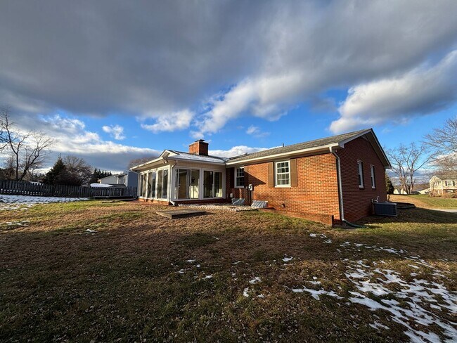 Building Photo - 136 Grimes St