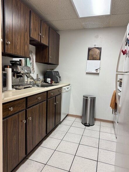 Building Photo - 50 Broadlawn Park