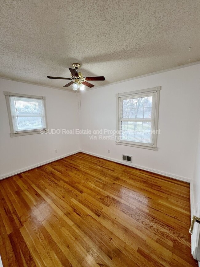Building Photo - 7715 W 96th Terrace