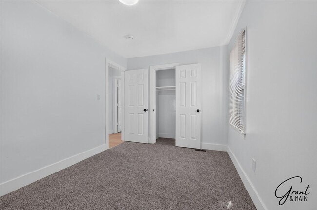 Building Photo - 3 Bedroom - 1 Bath - Warrendale - $1450