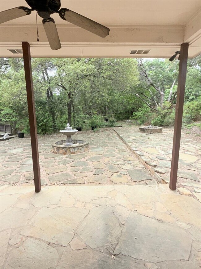 Building Photo - 611 Rolling Green Dr