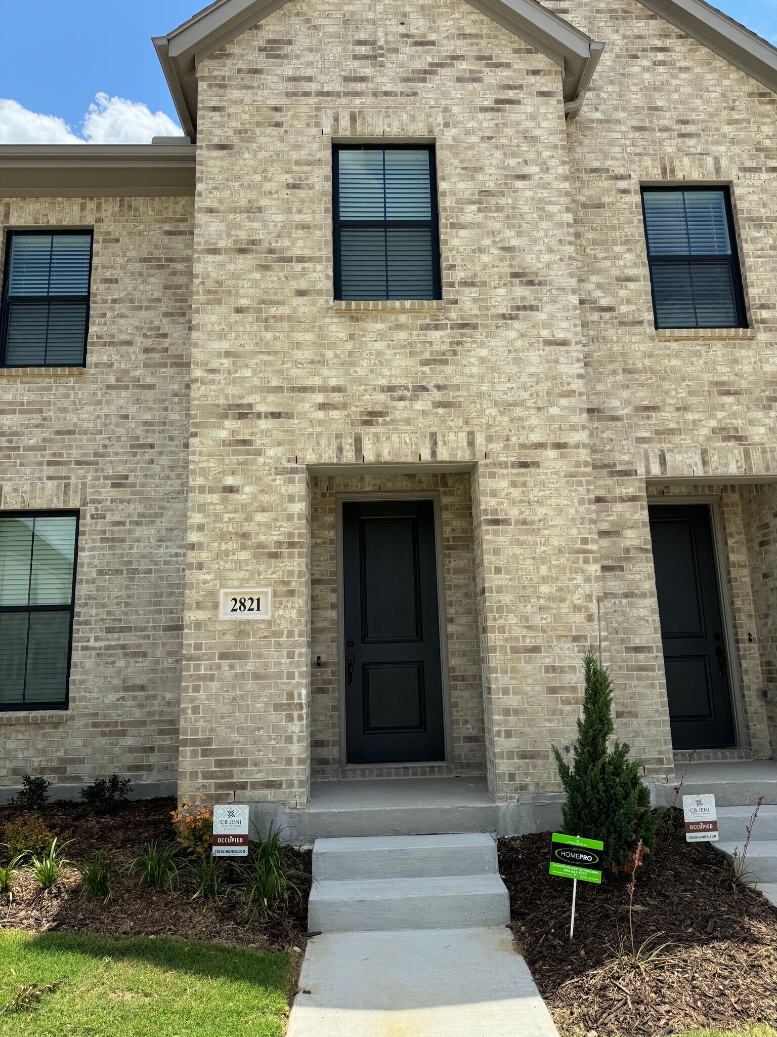 Building Photo - 2821 Jacaranda Dr