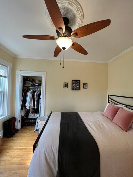 Building Photo - 176 Elm St