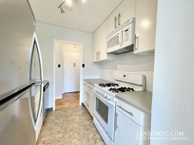 Building Photo - 4000 Tunlaw Rd NW