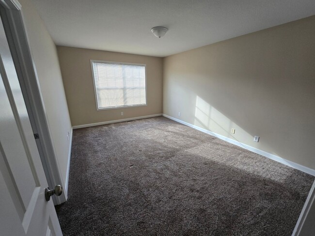 Building Photo - corner unit town home spirt Hills  3br 2 ....