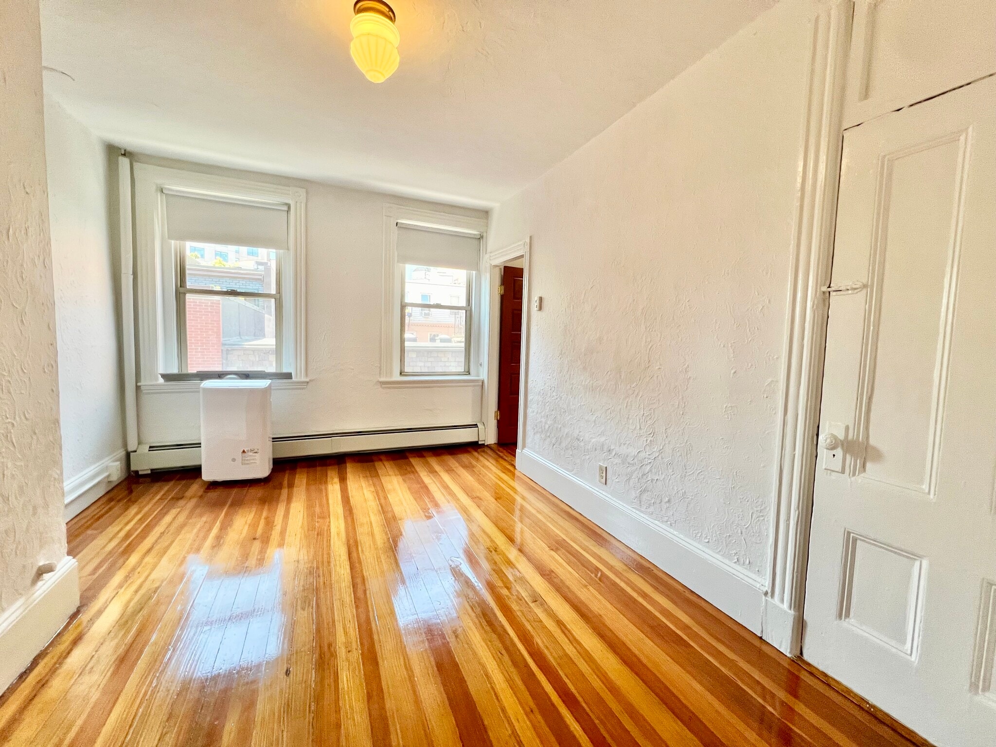 Building Photo - 9 Thacher Ct