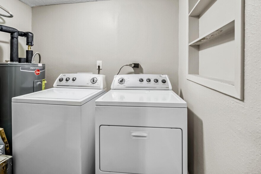 Building Photo - 5260 Ramona Blvd